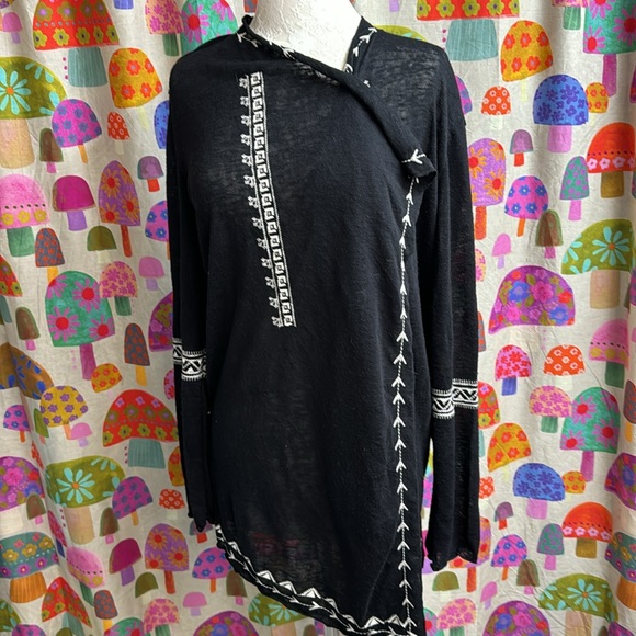 Haute Project Embroidered Open Front Cardigan. Large - Picture 3 of 13